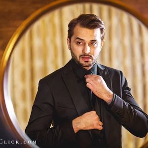 Meet your Posher, Atif